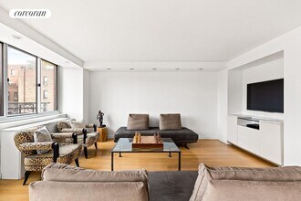 45 W 67th St in New York, NY - Building Photo - Building Photo