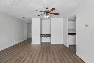 Townhome Villas in Las Vegas, NV - Building Photo - Building Photo