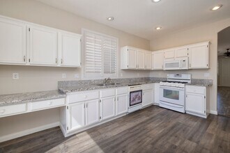 7955 Teal Harbor Ave in Las Vegas, NV - Building Photo - Building Photo