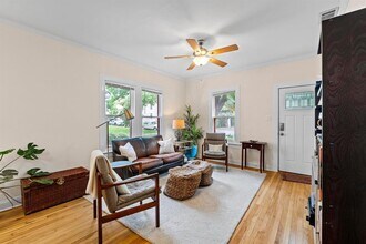 605 E 43rd St in Austin, TX - Building Photo - Building Photo