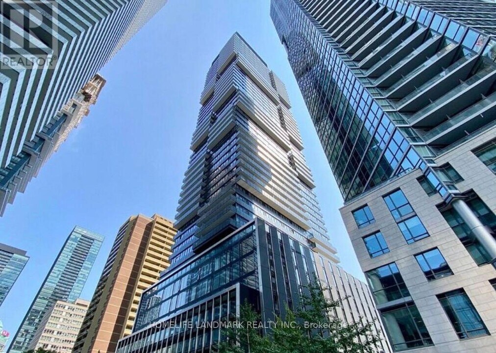 55-TH55 Charles St E in Toronto, ON - Building Photo