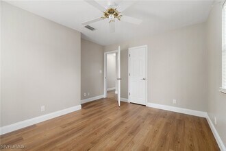 5020 Hickory Wood Dr in Naples, FL - Building Photo - Building Photo
