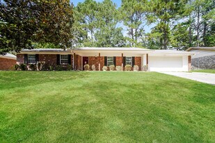 1215 Rockingham Dr in Clinton, MS - Building Photo