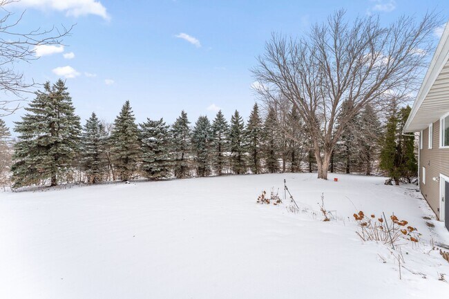 4765 Penkwe Cir in Eagan, MN - Building Photo - Building Photo