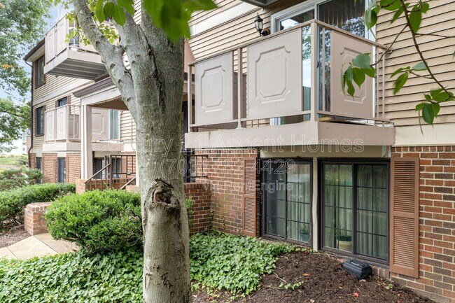 4400 Groombridge Way in Alexandria, VA - Foto de edificio - Building Photo