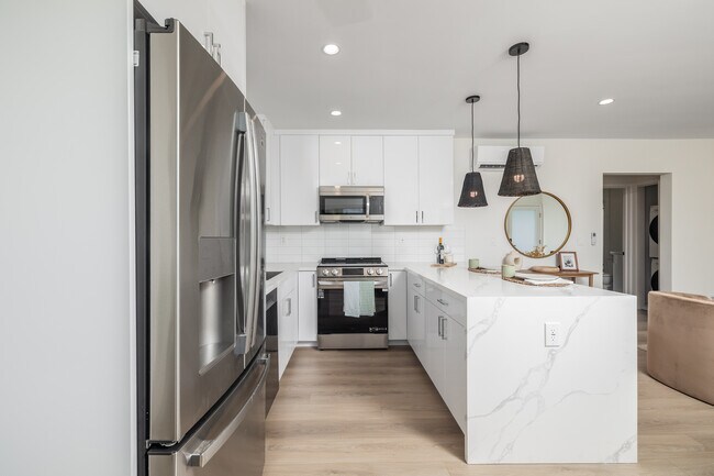 Pacific Apartment Homes @ 1620 E Maple in El Segundo, CA - Foto de edificio - Interior Photo