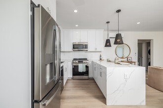 Pacific Apartment Homes @ 1620 E Maple in El Segundo, CA - Foto de edificio - Interior Photo