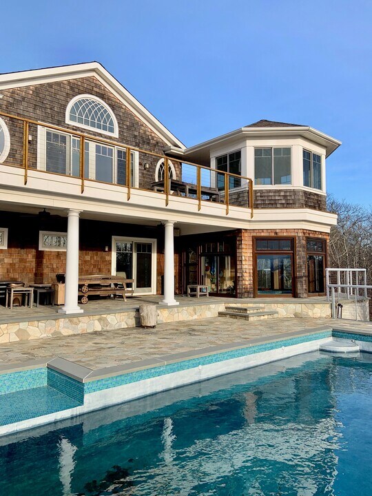 90 Napeague Harbor Rd in Amagansett, NY - Building Photo