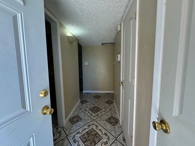 831 Swinging Spear Rd in Roswell, NM - Building Photo - Building Photo