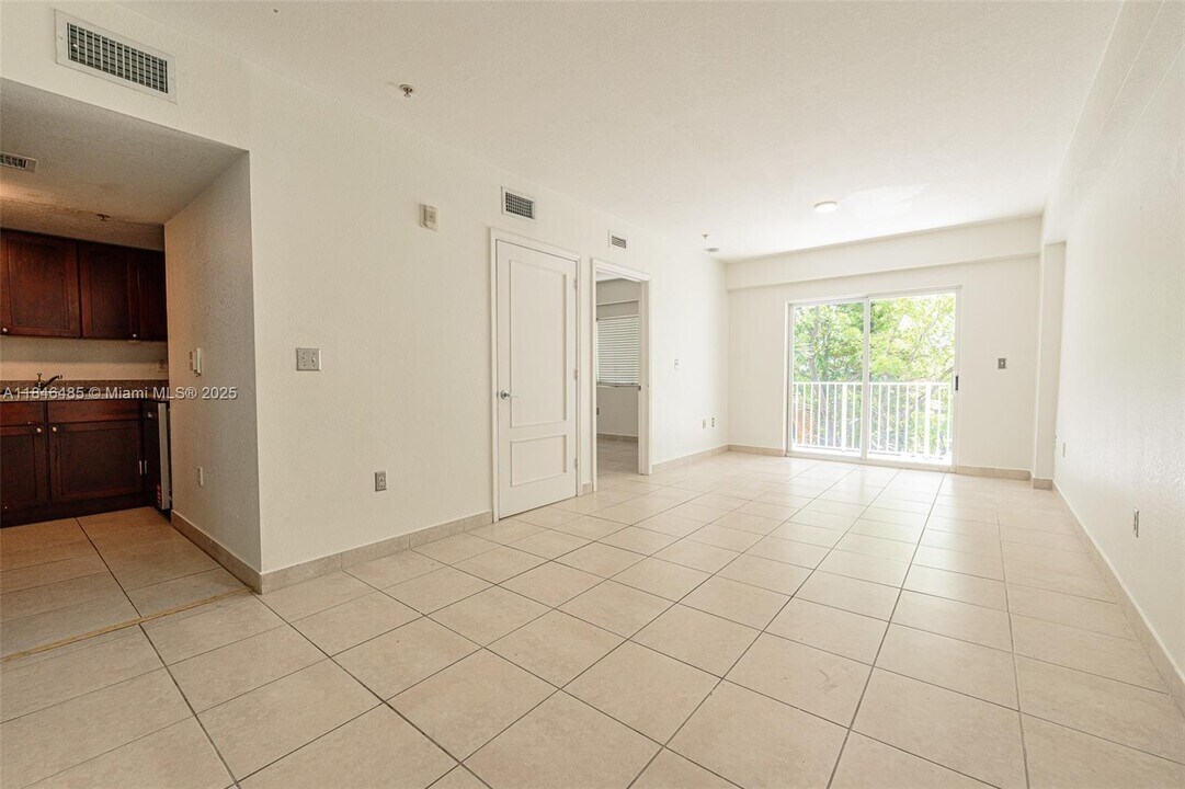 2536 NW 24th St in Miami, FL - Building Photo