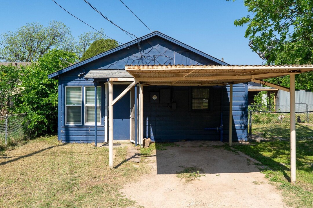 1341 Hickory St in Abilene, TX - Building Photo