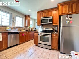39 Blenford Rd, Unit 1 in Boston, MA - Building Photo