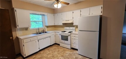 6229 Kungle Rd in New Franklin, OH - Building Photo - Building Photo