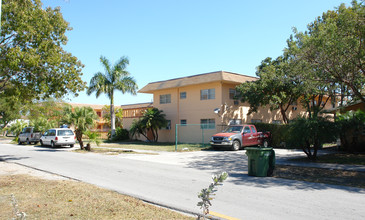 Luz Gardens in Homestead, FL - Building Photo - Building Photo