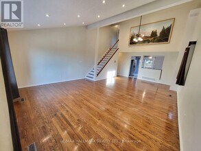 928 Wayne Dr in Newmarket, ON - Building Photo - Building Photo