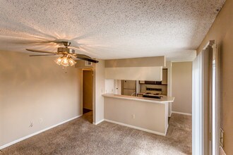 Pecan Grove in Alexandria, LA - Building Photo - Building Photo