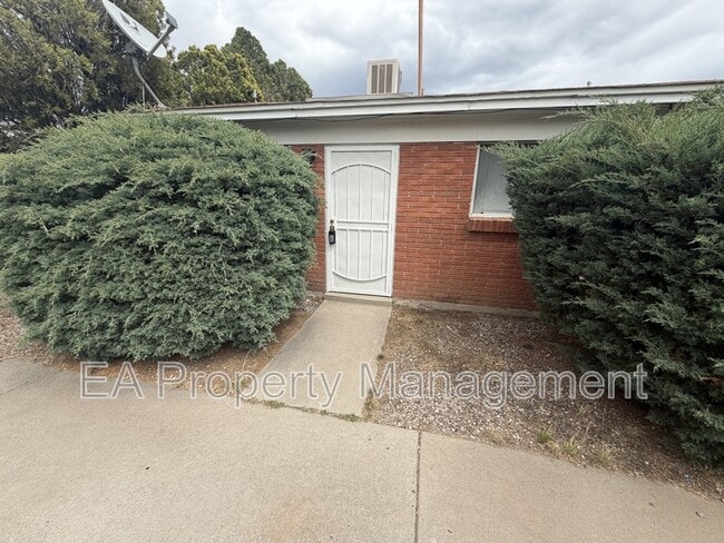 10108 Comanche Rd NE in Albuquerque, NM - Building Photo - Building Photo