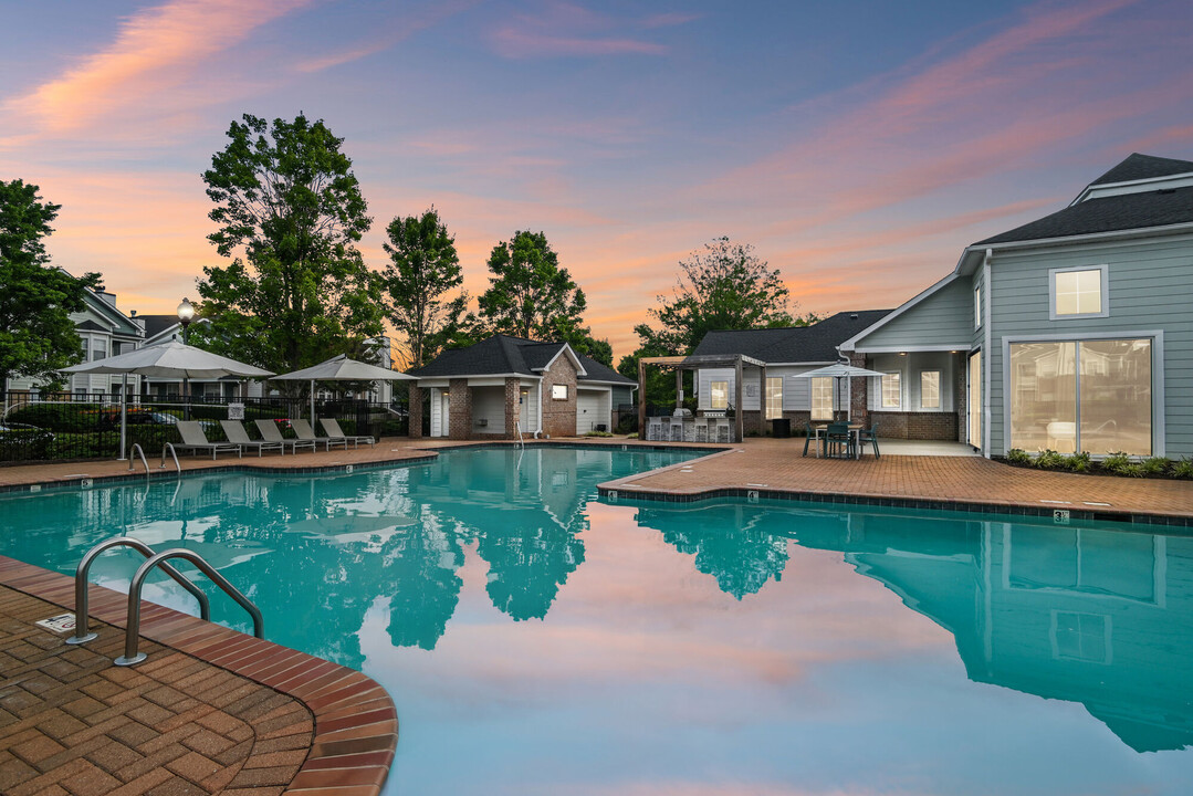 Highlands At Alexander Pointe in Charlotte, NC - Foto de edificio