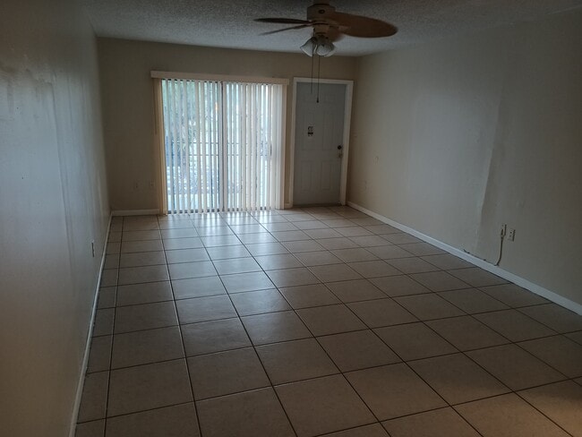 3847 NW 213th St in Miami Gardens, FL - Building Photo - Building Photo