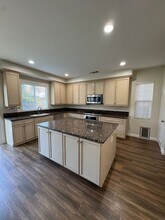67 Calle Cataluna in Camarillo, CA - Building Photo - Building Photo