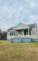 1302 Cypress St in Greensboro, NC - Building Photo