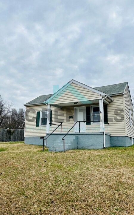 1302 Cypress St in Greensboro, NC - Building Photo