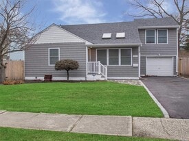 11 Pratt St in West Babylon, NY - Building Photo