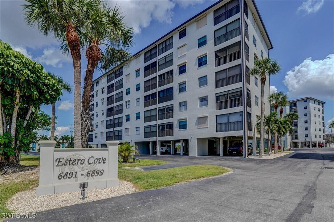 6897 Estero Blvd in Fort Myers Beach, FL - Foto de edificio