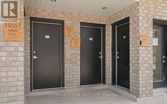 1695 Dersan St in Pickering, ON - Building Photo - Building Photo