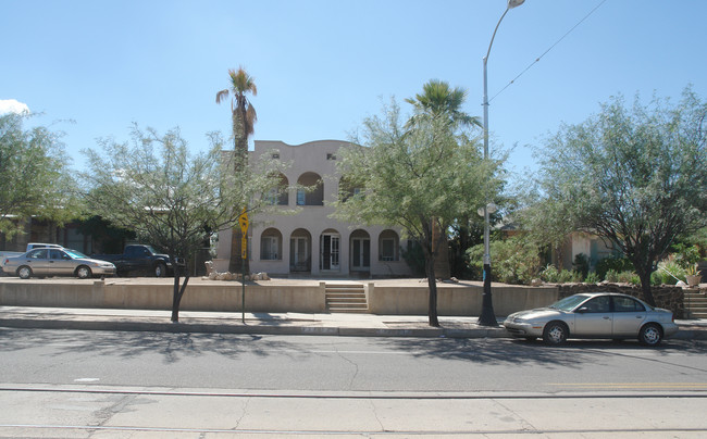 732 E University Blvd in Tucson, AZ - Foto de edificio - Building Photo