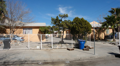 11949-11957 Runnymede St in North Hollywood, CA - Foto de edificio - Building Photo