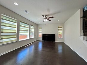 9003 Gage Dr in Austin, TX - Foto de edificio - Building Photo