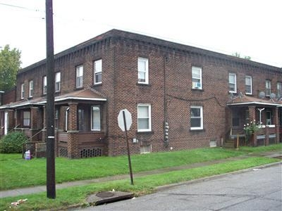 1693 Mahoning Ave in Youngstown, OH - Building Photo