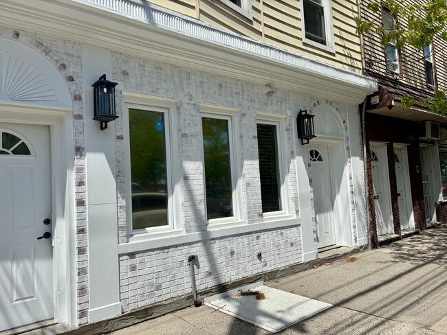 471 Palisade Ave, Unit Storefront or 3BR