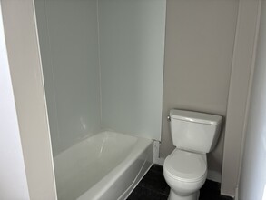 102 Pleasant St in Gloucester, MA - Building Photo - Building Photo