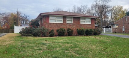 1916 Hermitage Dr in Kingsport, TN - Building Photo - Building Photo