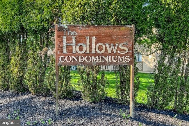 property at 103 Woodhollow Dr