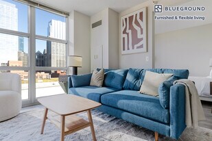 180 N Jefferson St in Chicago, IL - Building Photo