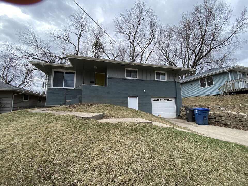 2512 Boston Ave in Des Moines, IA - Building Photo