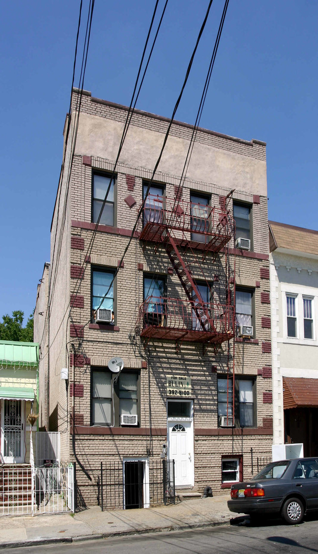 412 4th St in Union City, NJ - Building Photo - Building Photo