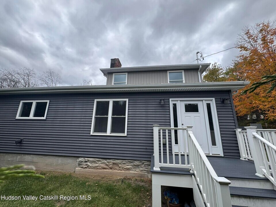 1812 NY-28 in Woodstock, NY - Building Photo