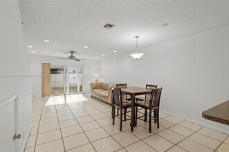 8337 Fairway Rd in Sunrise, FL - Building Photo - Building Photo