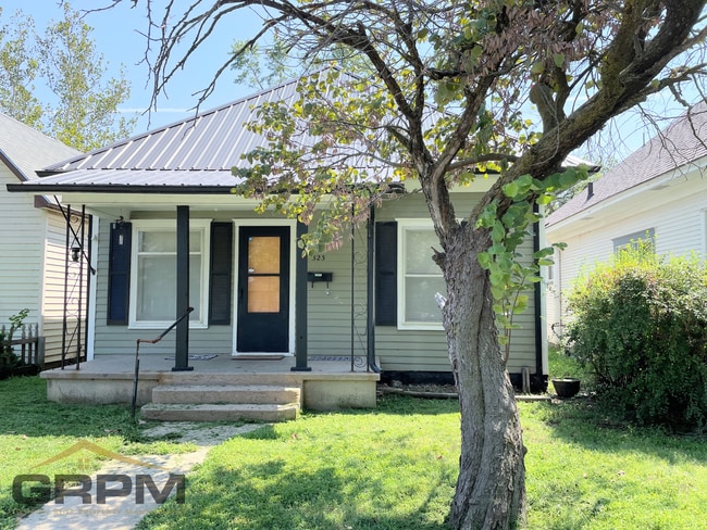 property at 323 W 8th Ave