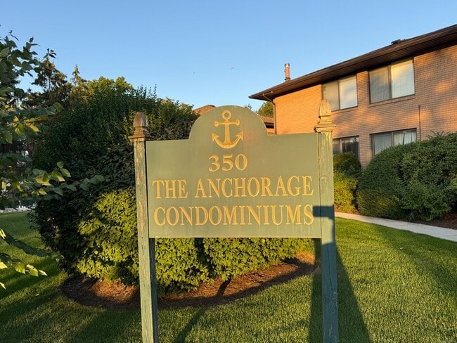 350 Grovers Ave in Bridgeport, CT - Building Photo - Building Photo