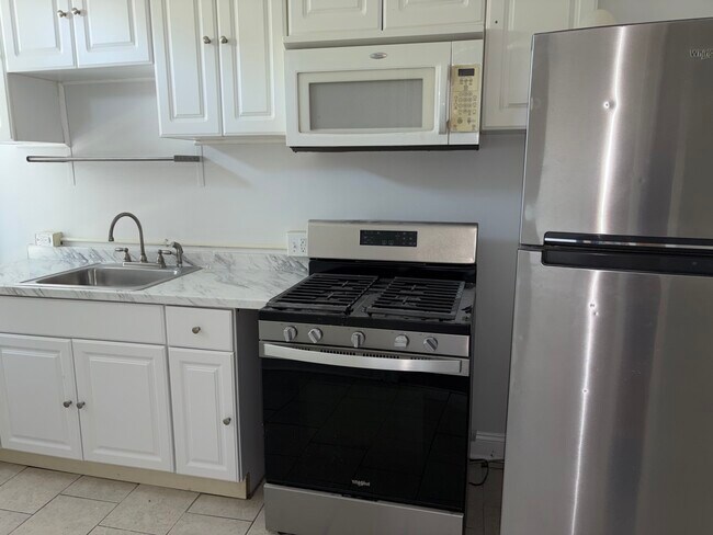 2 S Tremont Rd in Baltimore, MD - Building Photo - Building Photo