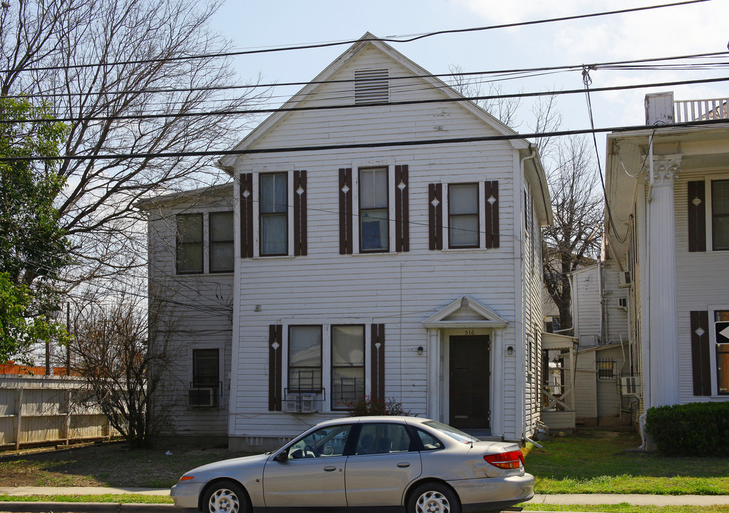 516 E Quincy St in San Antonio, TX - Foto de edificio