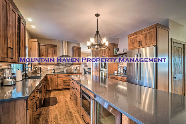 property at 6905 Sprucedale Park Way