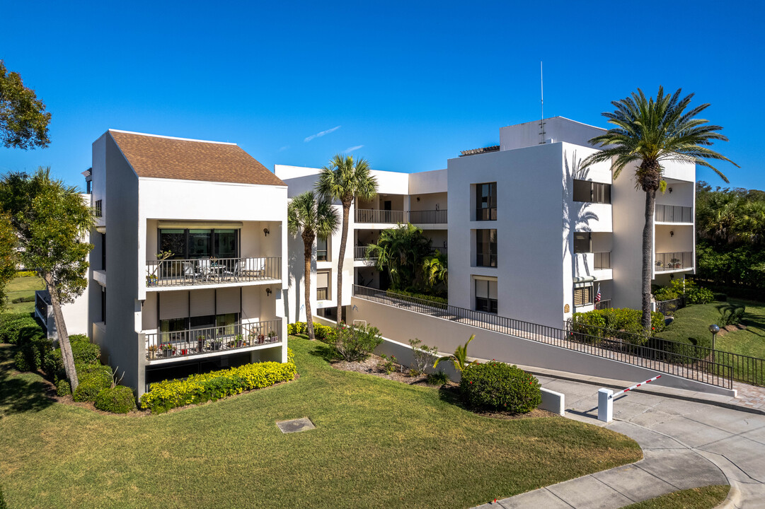 Baygreen Condominiums in Belleair, FL - Building Photo