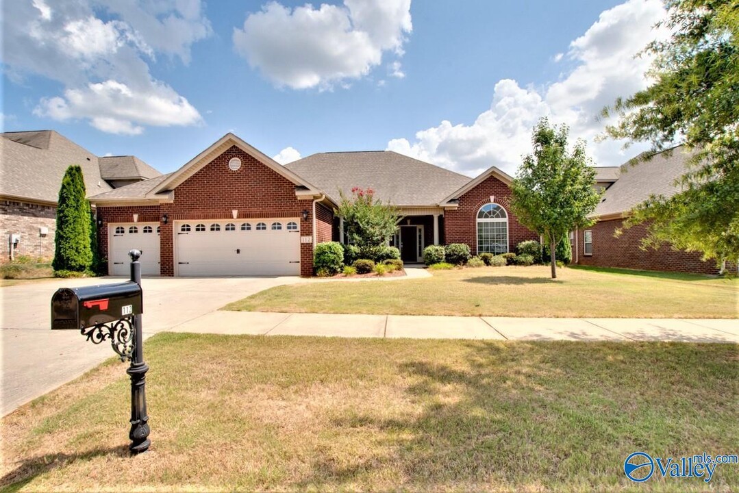 112 Netherbury Ln in Madison, AL - Foto de edificio