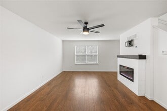 945 Crestwood Ln in O'Fallon, MO - Building Photo - Building Photo